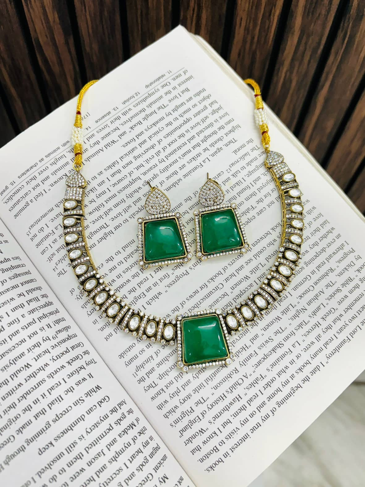 Stunning Emerald and Diamond Necklace Set